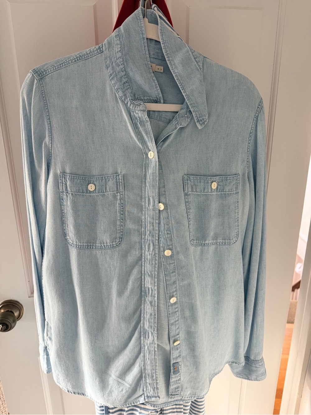 Women’s Faherty Tried and True Chambray Shirt M